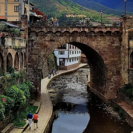 Tr Via Cornelia Centro De *