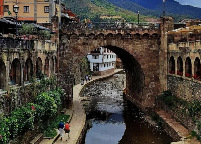 Tr Via Cornelia Centro De *